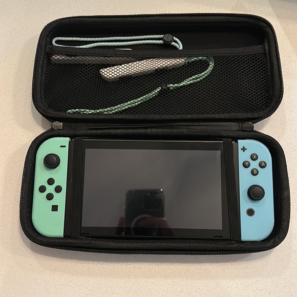 Nintendo Switch Animal Crossing edition with box, case, controllers - Picture 4 of 9